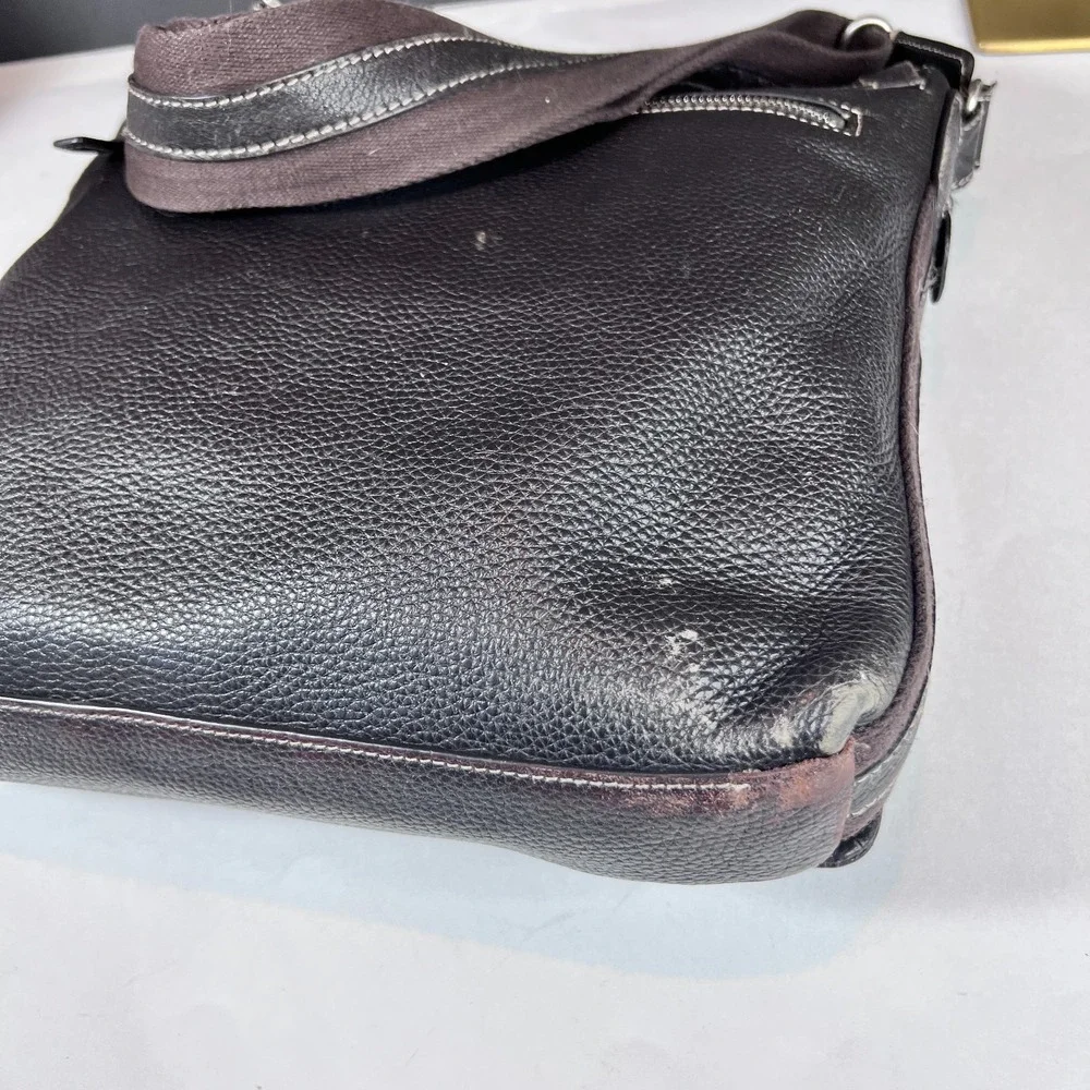 Levenger Pebbled Leather Messenger Bag Mocha Brown Laptop Tablet Crossbody